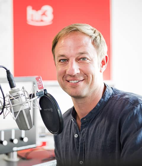 HR-Moderator Tobias Kämmerer